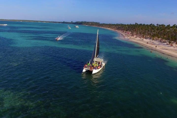 Barco de Fiesta en Punta Cana: Snorkel, Avistamiento de Delfines y Natación en Piscina Natural - 4
