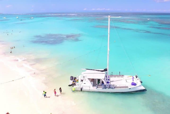 Barco de Fiesta en Punta Cana: Snorkel, Avistamiento de Delfines y Natación en Piscina Natural - 5
