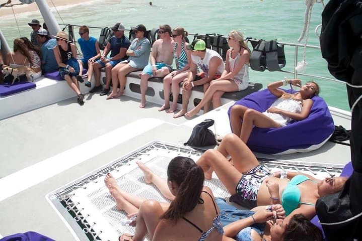 Barco de Fiesta en Punta Cana: Snorkel, Avistamiento de Delfines y Natación en Piscina Natural - 6