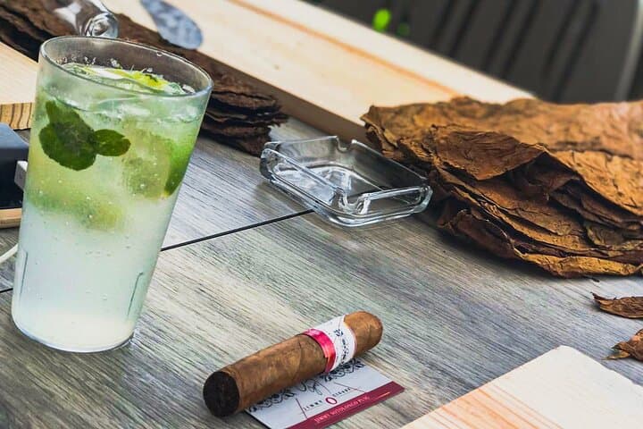 Clase Magistral de Torcido de Cigarros Mexicanos y Cata de Tequila (Con Traslado Incluido) - 4