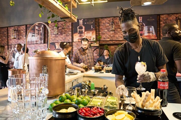 Clase Magistral de Ron Dominicano: Degustación Oliver, Artesanía de Caña de Azúcar y Cultura Taína - 7