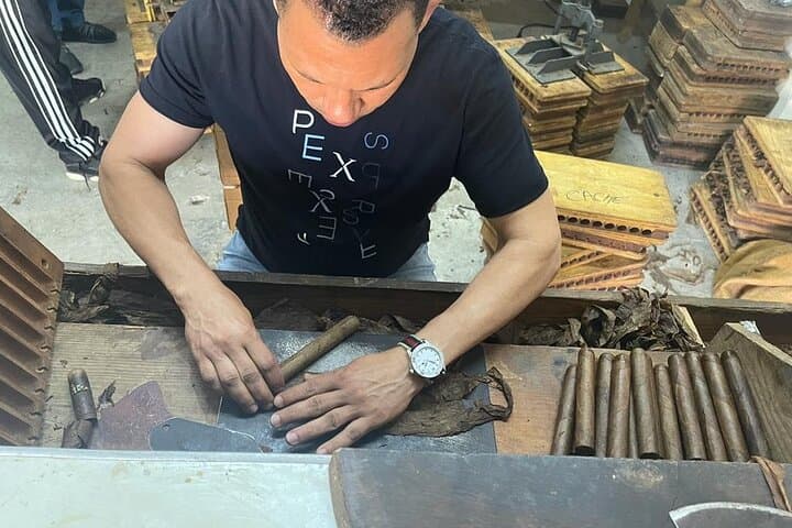 Experiencia de Elaboración de Tu Propio Cigarro en San Diego - 2