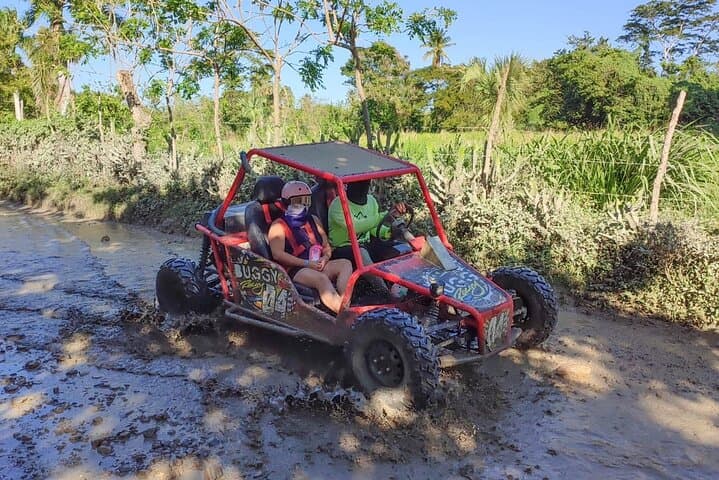 Aventura en Super Buggy en Ámbar Cove/Bahía de Taíno: Adrenalina y Cultura Auténtica - 3