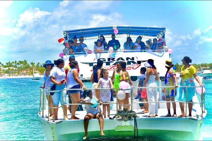 Punta Cana Adult-Only Party Boat: Snorkeling, Music & Natural Pool Adventure - 2