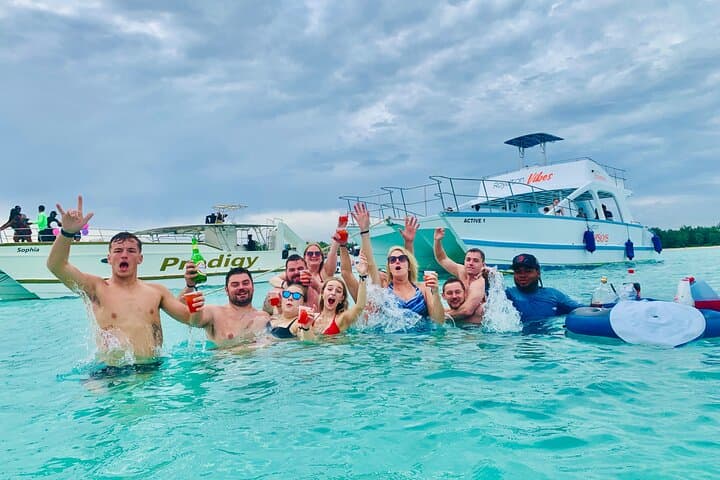 Crucero en Barco Fiesta Hip Hop Solo para Adultos en Punta Cana con Bebidas Ilimitadas y Parada en Banco de Arena - 7