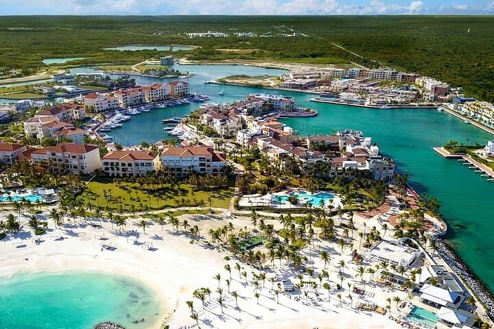 Espectáculo Aéreo en Punta Cana: Tour en Helicóptero de Lujo sobre la Costa y Mansiones de Famosos - 2