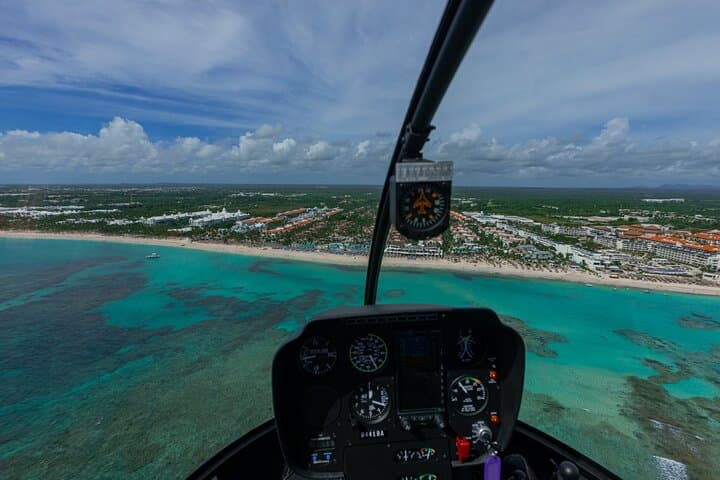 Espectáculo Aéreo en Punta Cana: Tour en Helicóptero de Lujo sobre la Costa y Mansiones de Famosos - 4