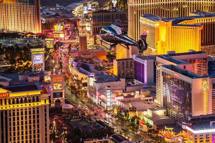Vuelo Nocturno en Helicóptero sobre el Strip de Las Vegas: Tour de Luces de la Ciudad Brillante