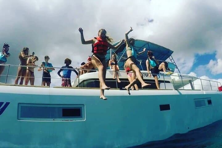 Amber Cove y Taino Bay: Alquiler Privado de Fiesta en Catamarán Blue Sky con Snorkel - 2
