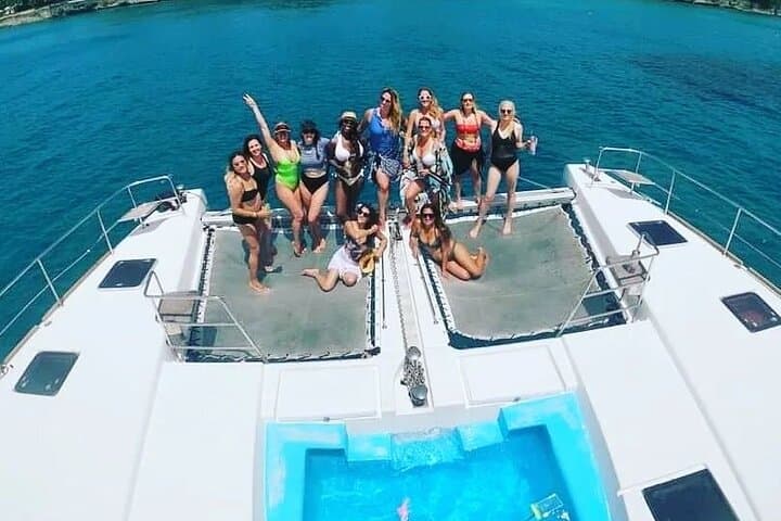 Amber Cove y Taino Bay: Alquiler Privado de Fiesta en Catamarán Blue Sky con Snorkel - 3