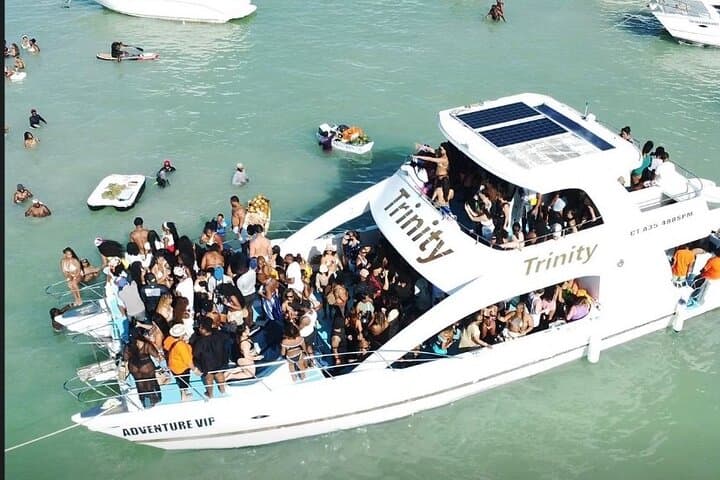 Punta Cana Hip Hop & R&B Party Boat: Open Bar, Sandbar Splash & DJ Set - 5