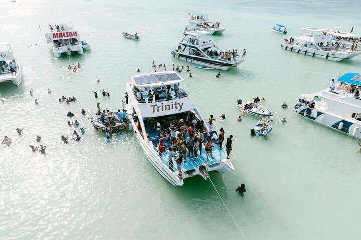 Punta Cana Hip Hop & R&B Party Boat: Open Bar, Sandbar Splash & DJ Set - 6