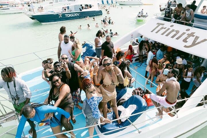 Punta Cana Hip Hop & R&B Party Boat: Open Bar, Sandbar Splash & DJ Set - 7