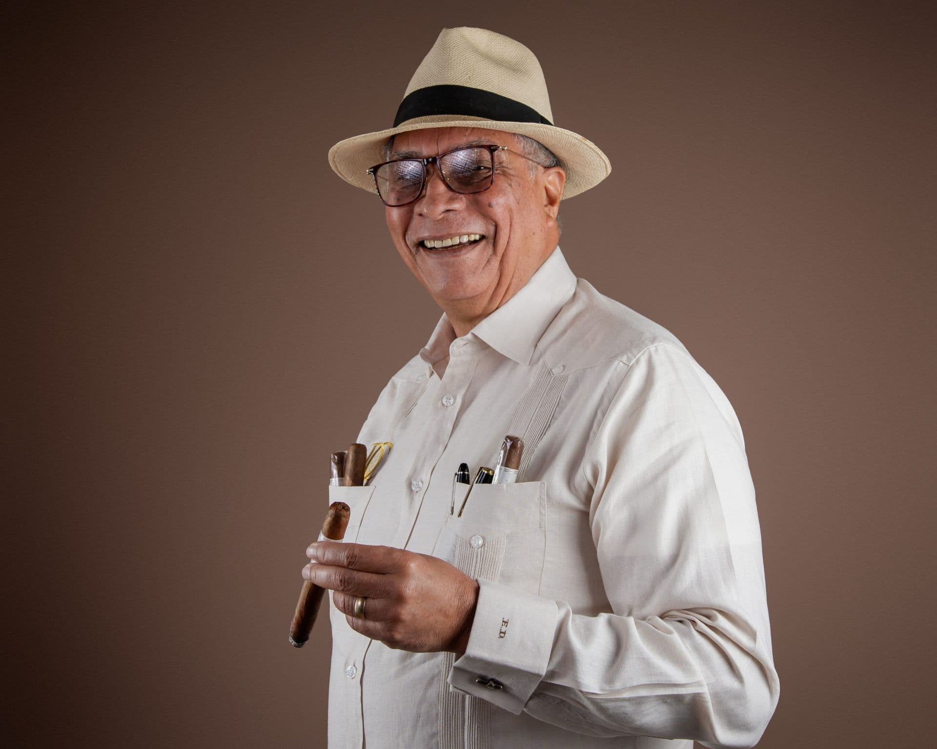 Master rollers crafting handmade cigars inside Díaz Cabrera Cigar Factory in Santiago, Dominican Republic, during a private Boca2Boca tour.